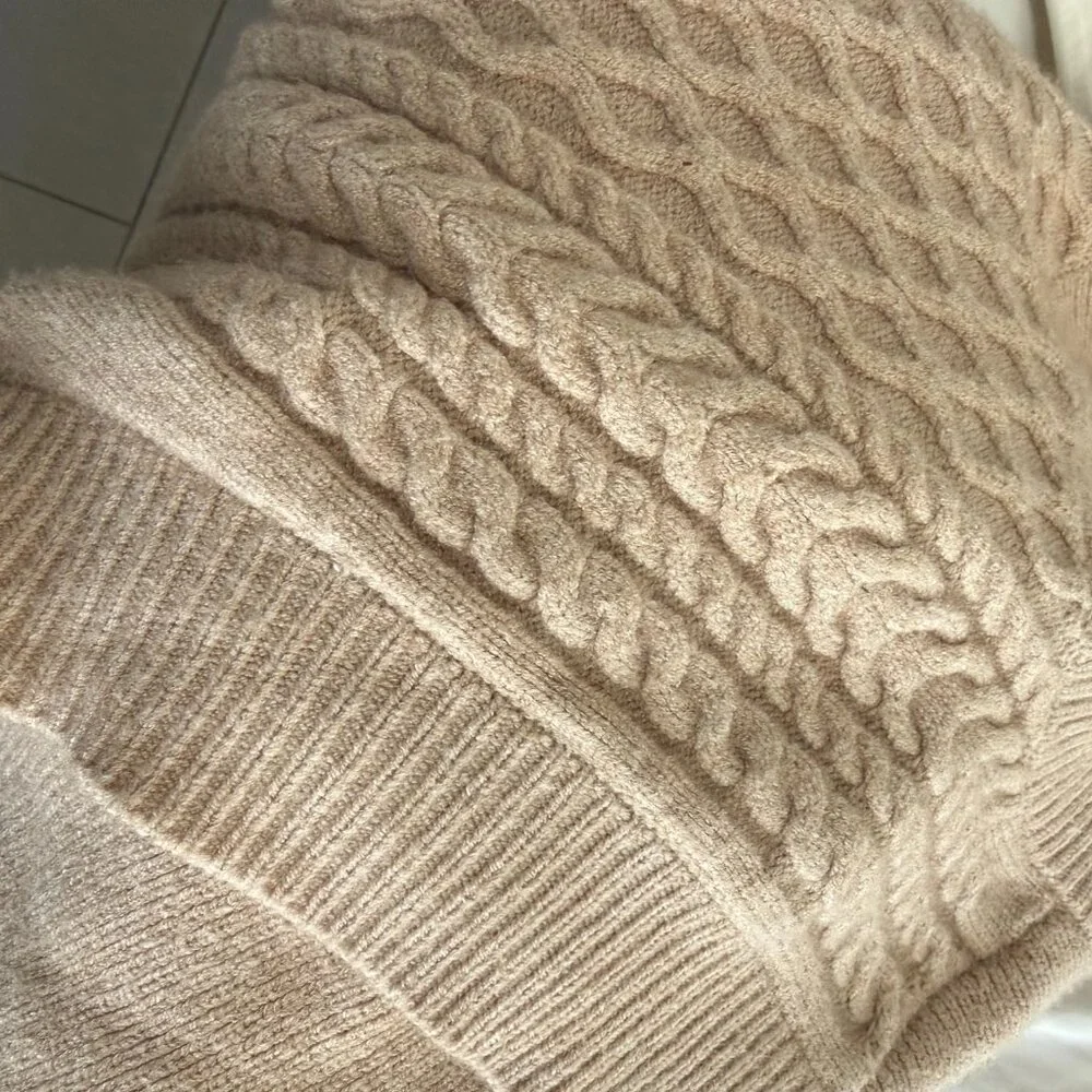 NWOT Cyrus medium cream sweater vest - Picture 5 of 5